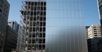 Как монтировать композитные панели при облицовке вентилируемых фасадов